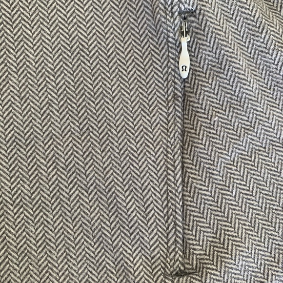 Lululemon women’s 3/4 zip - size 8 - Picture 4 of 8
